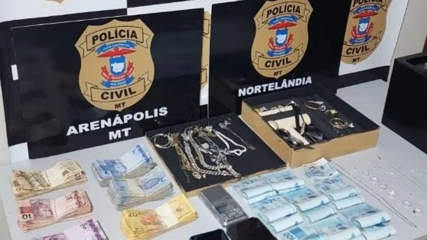 Joias roubadas e 32 mil falsificados são encontrados em tabacaria usada como ponto de encontro de criminosos