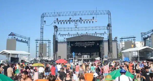 Fãs já se aglomeram em frente a palco do show da Madonna no Rio