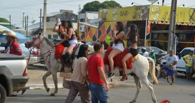 Vídeo: Cavalgada encerra com bebedeira e confusão em Ji-Paraná