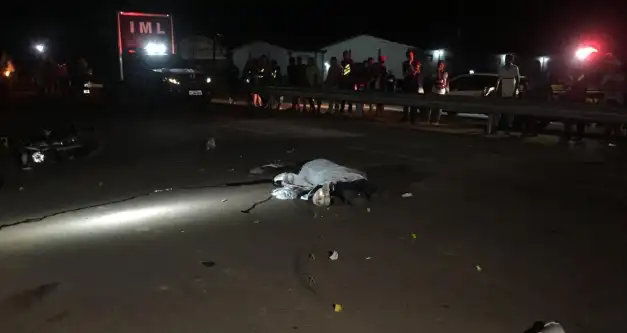 Mototaxista morre esmagado por carreta bitrem na BR-364