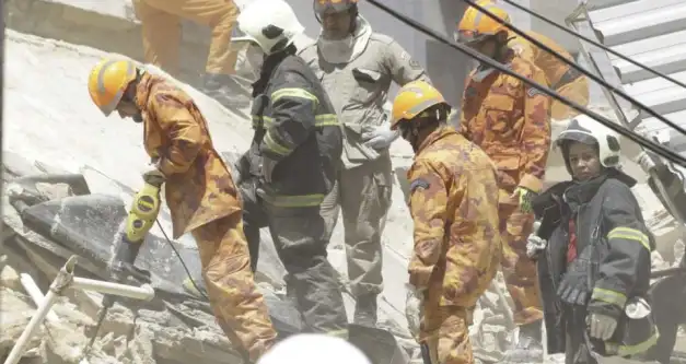VÍDEO: Pedidos de socorro foram ouvidos nos escombros em Fortaleza