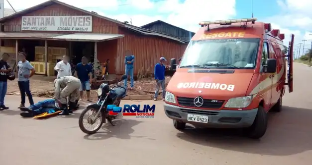 Colisão entre carro e moto deixa uma pessoa ferida em Rolim de Moura