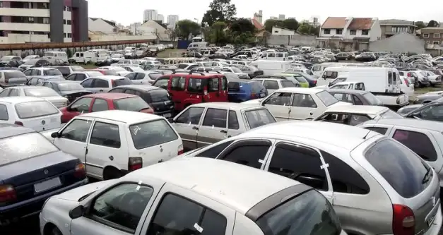 Prefeitura de Porto Velho realiza leilão de veículos e equipamentos