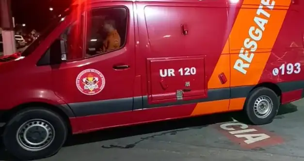 Entregador de delivery é socorrido após colisão com carro em Ji-Paraná