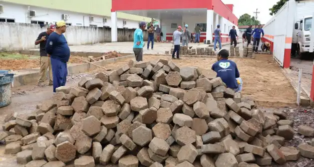 Prefeitura constrói calçamento no pátio do Samu