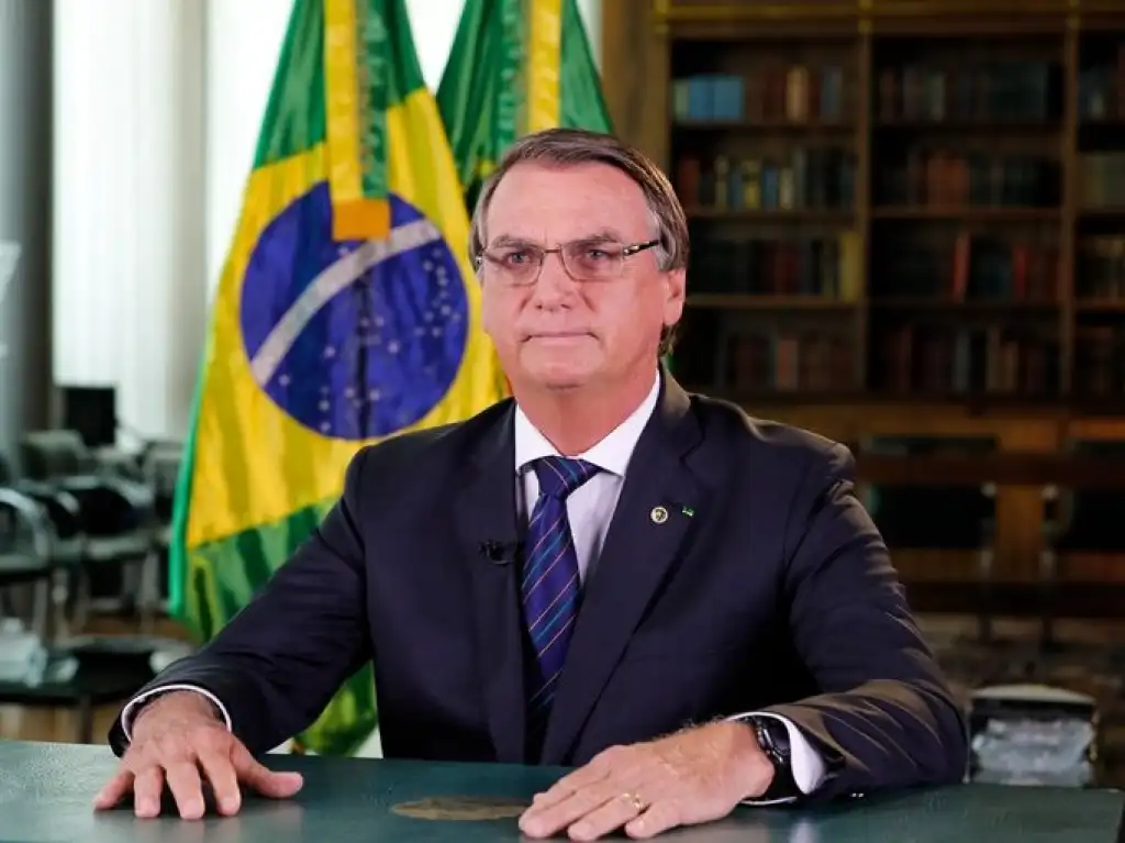 Maioria do TSE condena Bolsonaro à inelegibilidade por oito anos