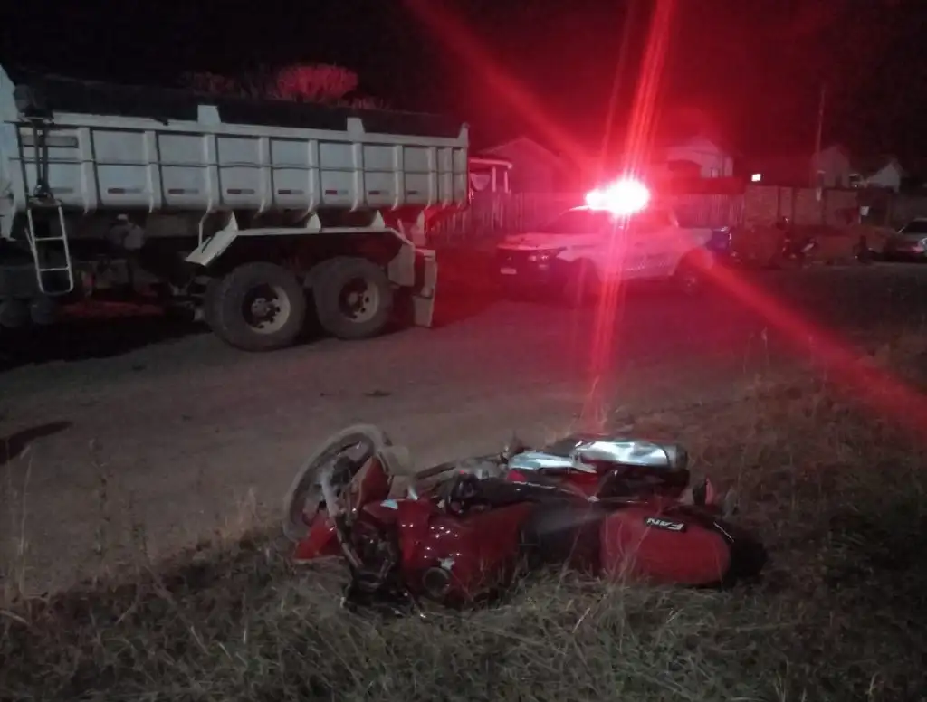 Motociclista colide em caminhão caçamba em acidente em Nova Brasilândia