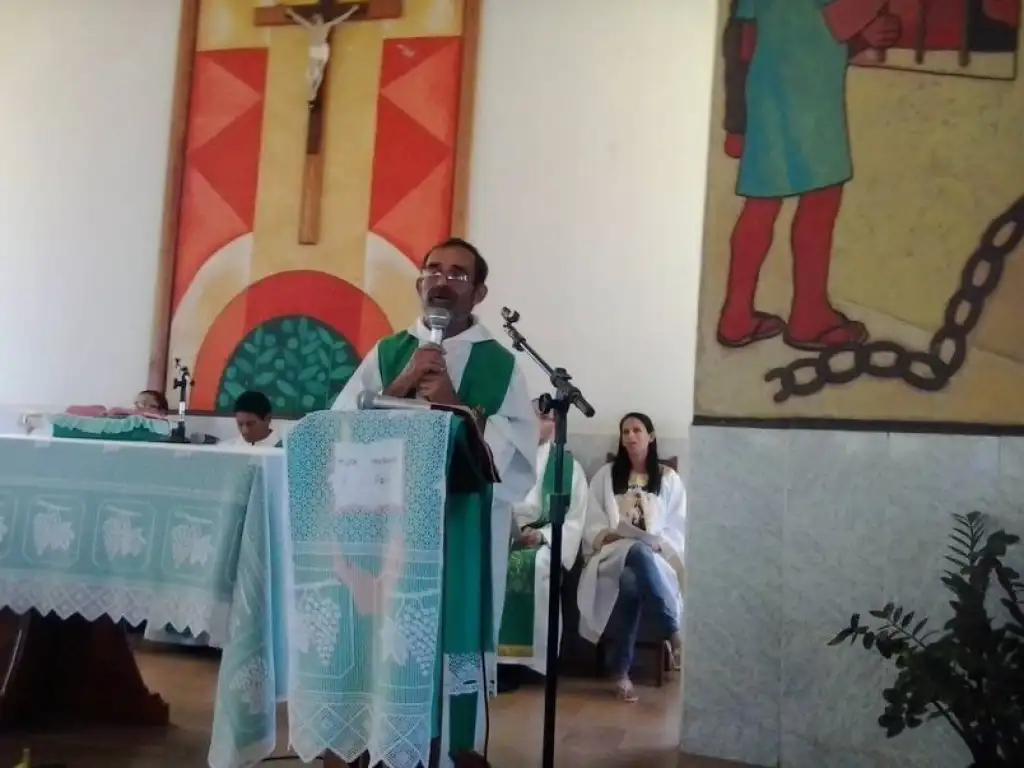 Sacerdote Celebra Meio Século de Dedicação à Fé com Comunidade de São Miguel do Guaporé