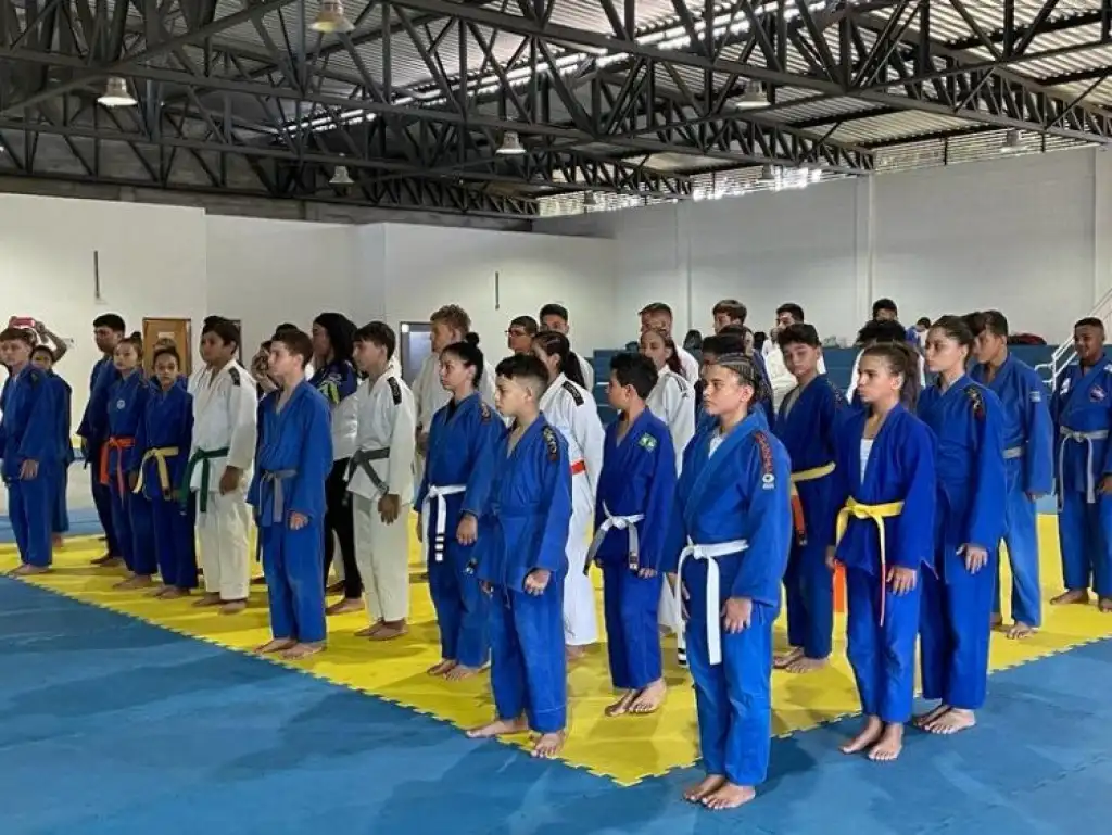 Atletas de Judô Conquistam 17 Medalhas na Fase Regional dos Jogos Escolares em Rondônia