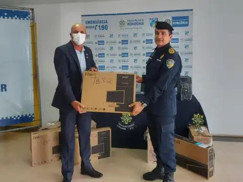 Ismael Crispin entrega 53 computadores para Polícia Militar de Rondônia