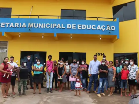 Ismael Crispin apoia moradores do distrito de Nova Mutum Paraná na luta por educação