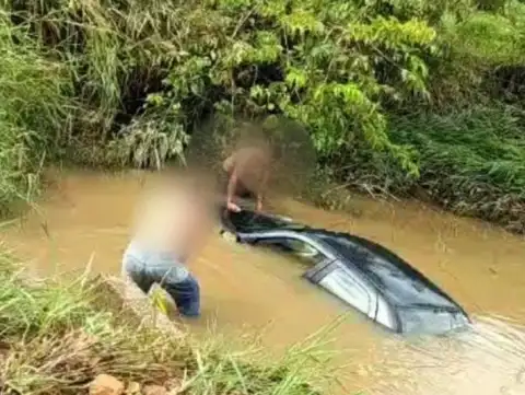 Morador de Alvorada do Oeste foi salvo milagrosamente ao cair com carro dentro de lagoa