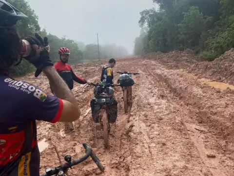 Cacoal: Amantes da bike desafiaram a BR 319 de Porto Velho a Manaus