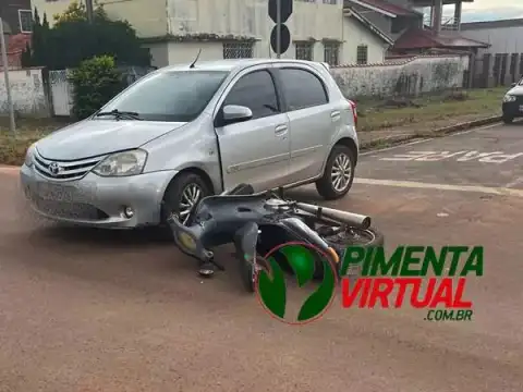 Motociclista em Pimenta Bueno é socorrida após colidir em carro ao transitar pela contramão