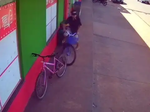 Bicicleta furtada em Cacoal: Câmeras flagram ação do criminoso