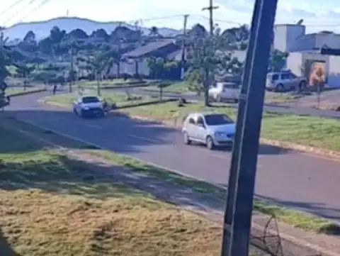 VÍDEO: Acidente de trânsito é flagrado por câmera de segurança em Cacoal