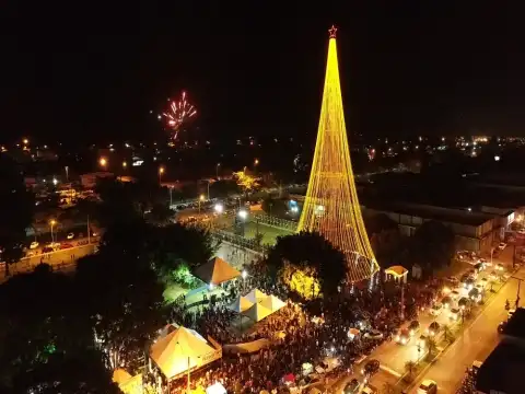 Luzes da maior árvore de Natal da Região Norte serão acesas hoje, 27, em Ariquemes