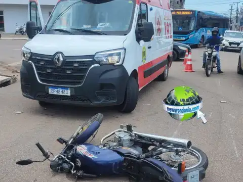 Casal em moto fica ferido após desrespeitar preferencial e colidir com táxi no centro de Porto Velho