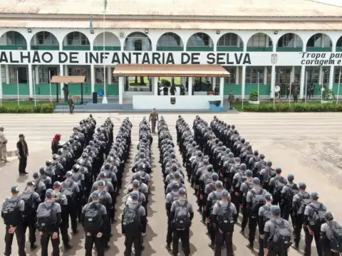 Técnicas de sobrevivência na selva são passadas pelo 54º BIS para alunos da Academia da Polícia Civil de Rondônia