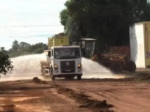 Prefeitura de Guajará-Mirim-RO, realiza limpeza do bairro de Fátima.