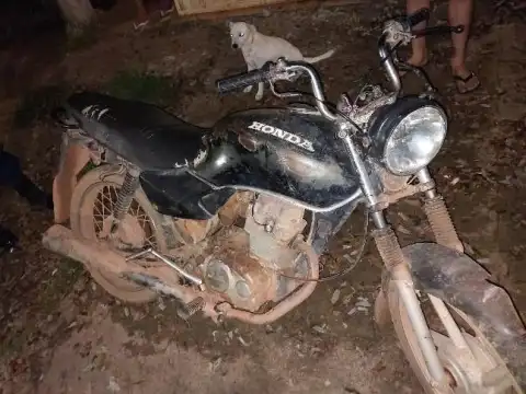Polícia Militar apreende motocicleta abandonada durante tentativa de furto de cabos telefônicos