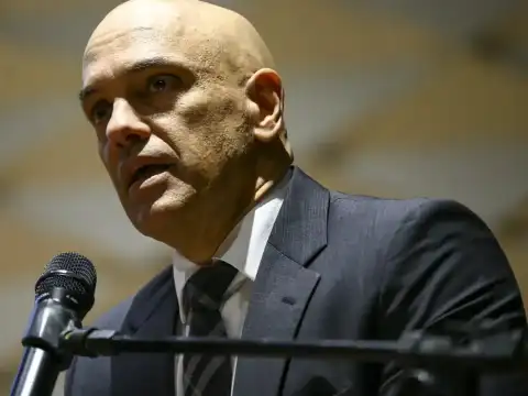 Moraes solta ex-assessor de Bolsonaro investigado por trama golpista