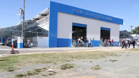 Prefeitura reinaugura Feirão do Produtor Rural Robson Guimarães