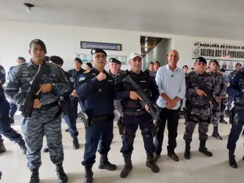 Deputado Ismael Crispin entrega armas em Ji-Paraná e renova compromisso com as forças de segurança