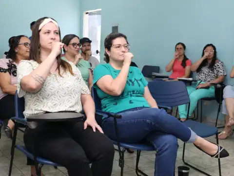 Prefeitura celebra 22 anos de reconhecimento da Língua Brasileira de Sinais