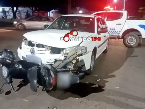 Mulher fica ferida em acidente na rotatória da Avenida 22 de Novembro em Ji-Paraná