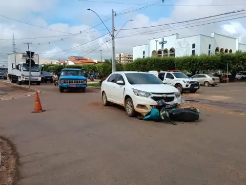Acidente entre moto e carro é registrado em Rolim de Moura