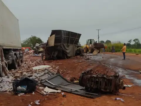 ATUALIZADA: Acidente na RO-010 deixa dois motoristas mortos em Rolim de Moura