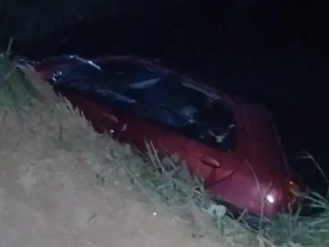 Motorista morre afogado após carro cair em rio na Linha 82 em São Miguel do Guaporé