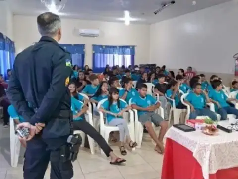 Polícia Militar ministra palestras em escolas rurais em Ariquemes