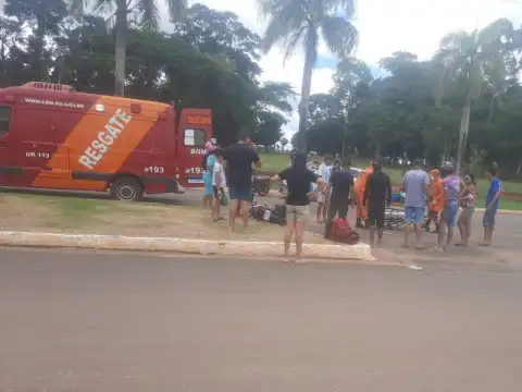 Acidente na Avenida Dom Pedro I em Jaru deixa motociclista ferido