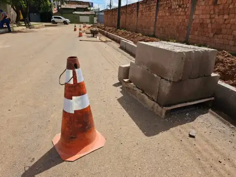 Mais de 200 quilômetros de meio-fio e sarjetas já foram construídos em ruas de Porto Velho