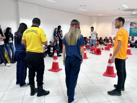 Estudantes participam de atividades durante lançamento da Campanha Maio Amarelo, em Porto Velho