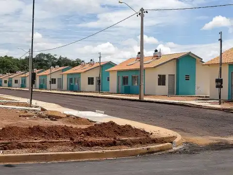 Prefeitura firma compromisso e libera contrapartida financeira para construção de 150 casas habitaci