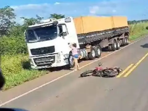 Motociclista sobrevive após ficar embaixo de caminhão na BR 364 e é resgatado para Vilhena